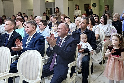 Ордена Матери удостоены 11 многодетных женщин столицы