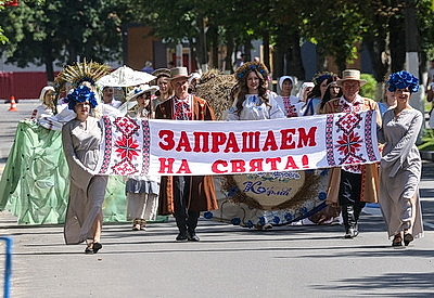\"Льняная карусель\" закружила в Корме