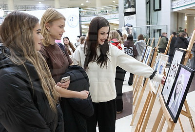 \"Другая глубина\". Новая выставка в рамках инклюзивного проекта БСЖ открылась в Минске