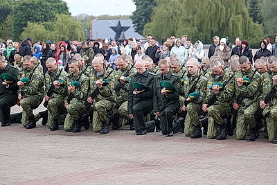 Молодое пополнение пограничников и военнослужащих внутренних войск приняли присягу в Брестской крепости