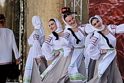Ароматно, вкусно и гостеприимно. Каравай-фест \"Бацькава булка\" в четвертый раз собрал гостей