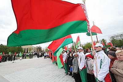 В Витебске в торжественной обстановке открыли новую площадь Государственного флага и герба