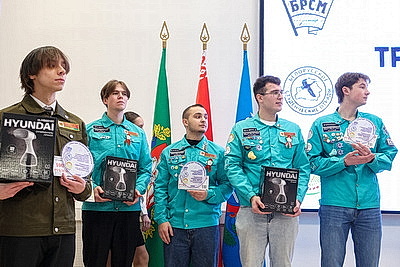 \"Подают пример всей стране\". В Витебске чествовали лучшие студотряды области