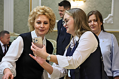 Сила, мощь, монументальность. Представители партии \"Белая Русь\" побывали во Дворце Независимости