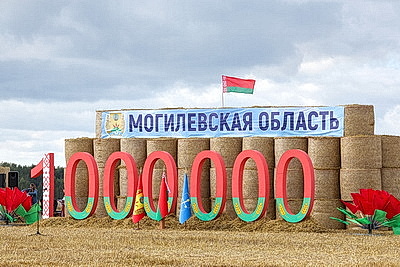 Миллионный рубеж по намолоту зерна преодолели в Могилевской области