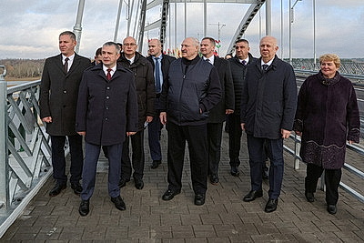 Лукашенко в Мозыре открыл обновленный мост через Припять