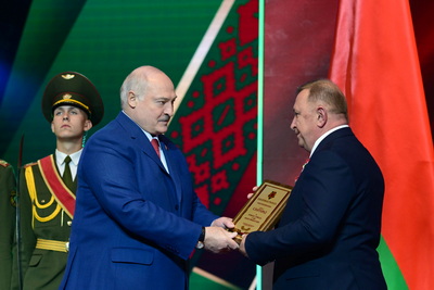 \"Мы не забыли\". Лукашенко на торжественном собрании к 80-летию Победы напомнил о важных уроках истории