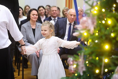 \"Такие встречи дарят радость и детям, и взрослым\". Караев поздравил воспитанников детсада в Гродно