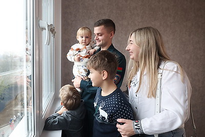 Спасатели и ветераны МЧС получили ключи от новых квартир в Минске