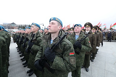 Белорусские военнослужащие принесли клятву на верность народу и Президенту