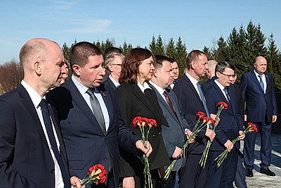 Делегация Пензенской области возложила цветы на Буйничском поле