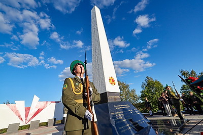 Мемориал в честь партизан легендарной бригады открыли после реконструкции в Полоцком районе