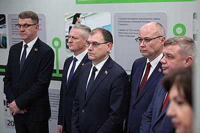 Лукашенко на \"Горизонте\" дал официальный старт массовому роботизированному производству телевизоров с ИИ