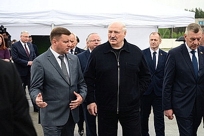 Лукашенко совершил рабочую поездку в Петриковский район