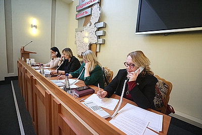 Герасимов провел прямую телефонную линию с жителями Гродненской области