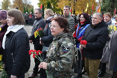 Почтить память польских и советских воинов и опровергнуть ложь. Для чего поляки приезжают в Ленино