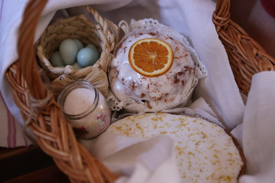 Накануне Пасхи белорусы освящают куличи в храмах и костелах
