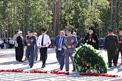Около 180 молодых таможенников приняли присягу на \"Партизанской криничке\" под Гомелем