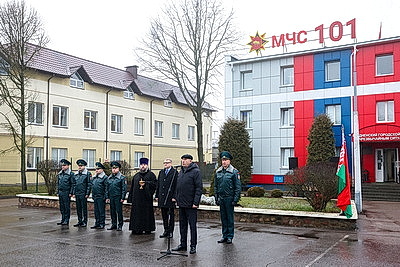 Ключи от квартир и служебных автомобилей вручили гродненским спасателям