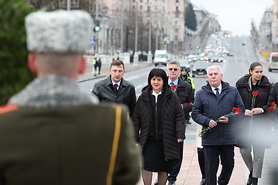 Парламентская делегация Республики Сербской возложила венок к монументу Победы в Минске