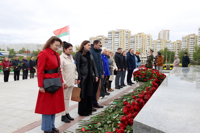 В праздник Первомая состоялось возложение цветов к стеле \"Минск - город-герой\"