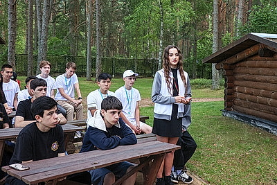 Думая о будущем, нельзя забывать прошлое. Участники международного форума посетили \"Партизанский берег\"