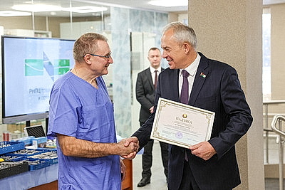 \"Здесь работают настоящие волшебники\". Сергеенко поздравил детей в РНПЦ травматологии и ортопедии