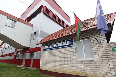Ключи от микроавтобусов передали в соцучреждения страны