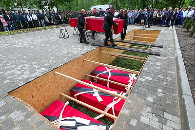 Останки расстрелянных в годы ВОВ 195 мирных жителей перезахоронили в Полоцке