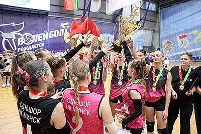 Команды из Минска и Гродно победили в финалах волейбольной лиги \"Мяч над сеткой\"