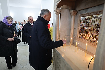 Делегация Нижегородской области передала в храм Гродно иконы и престол
