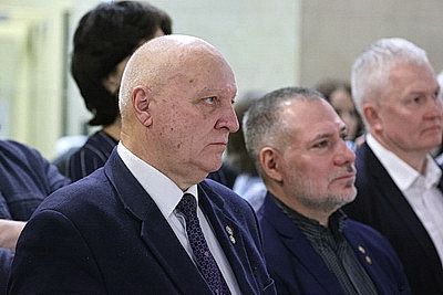 \"Знамя Победы\": какие картины можно увидеть на передвижном выставочном проекте в НХМ