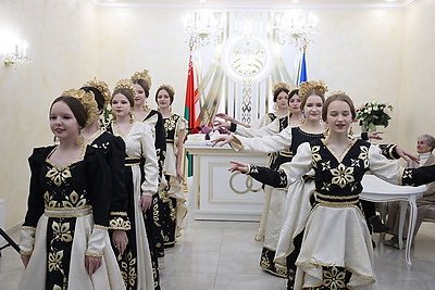 100-летних сестер-близнецов чествовали в Волковыске