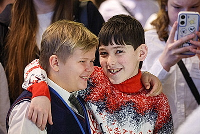 Лукашенко: страна всегда сильна традициями, одна из них в Беларуси - новогодние поздравления детей