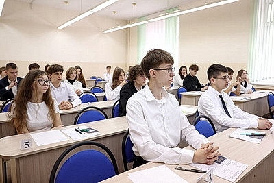 Централизованные испытания начались одновременно по всей стране