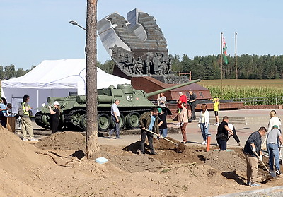 Около 300 тыс. жителей Гомельской области вышли на региональный субботник