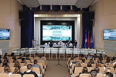 В Международном университете \"МИТСО\" представили книгу \"Суперпозиция. Параллельные миры\"