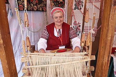 \"Вясновы букет\": сотни мастеров народных ремесел со всей Беларуси презентовали работы у Минской ратуши