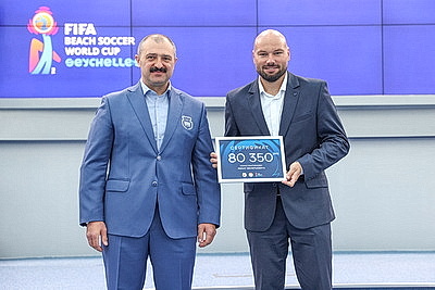 Серебряных призеров чемпионата мира по пляжному футболу чествовали в НОК Беларуси