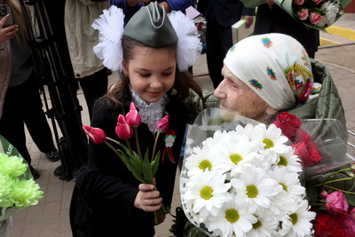 \"Живите всегда под мирным небом\". Ветеран из Могилева дала наказ молодежи беречь свою землю