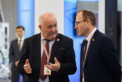 Делегаты ВНС из разных регионов страны посетили выставку \"Моя Беларусь\"