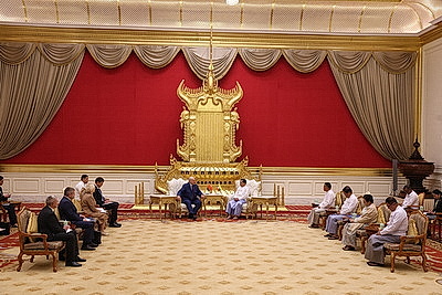 Лукашенко встретился с Мин Аун Хлайном в Президентском дворце в Нейпьидо