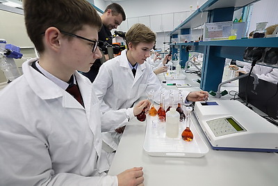Лаборатория химического анализа и обучения открылась в Лицее им. Ф.Э.Дзержинского БГУ