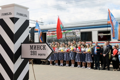 Час исторического пути. В Гомеле запустили брендированный дизель-поезд \"На пути к Победе!\"