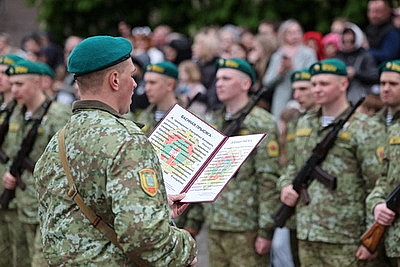 Более 200 новобранцев Гродненской пограничной группы приняли военную присягу