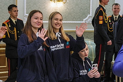 Кадеты и финалисты турнира \"Вызов\" побывали в залах Дворца Независимости