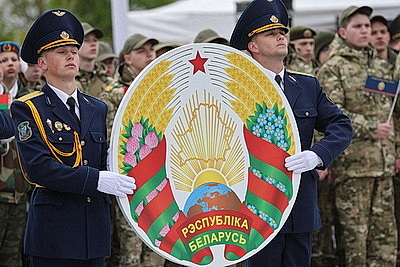 В Витебске в торжественной обстановке открыли новую площадь Государственного флага и герба