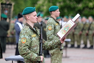 Более 200 новобранцев Гродненской пограничной группы приняли военную присягу