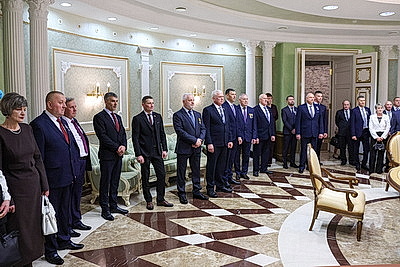 Лукашенко вручил награды заслуженным аграриям Беларуси