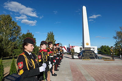 Мемориал в честь партизан легендарной бригады открыли после реконструкции в Полоцком районе